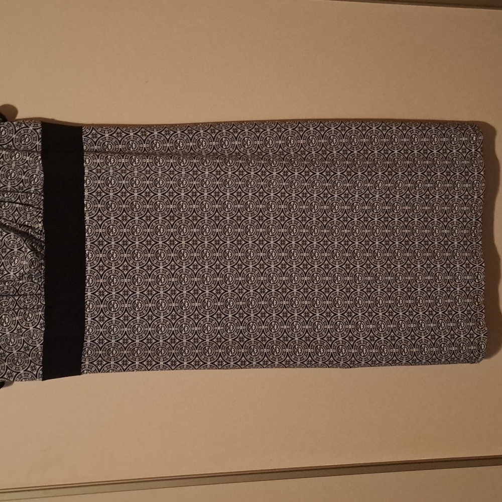 CJ Banks Dress.  1X - Picture 2 of 9